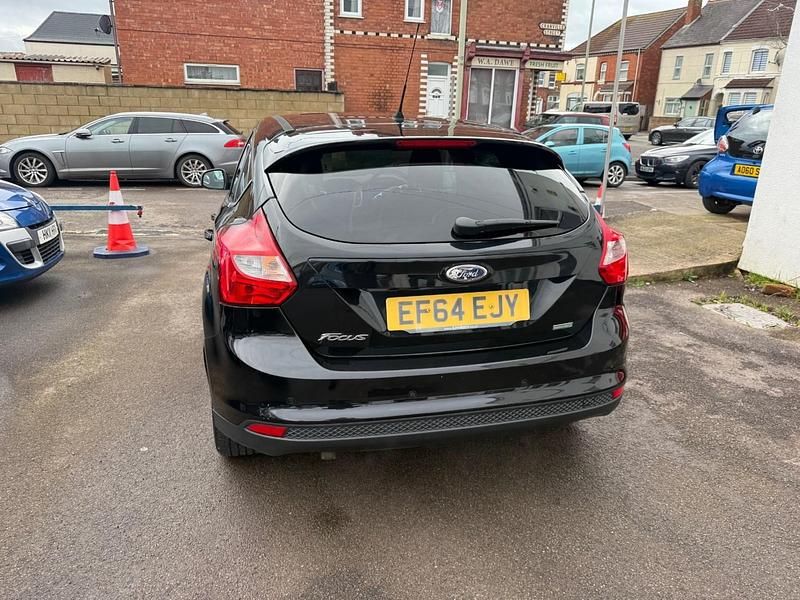 Used Ford Focus Zetec 125 HP (91 kW) 2014 Black Hatchback
