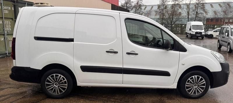 Used Citroën Berlingo 100 HP (73 kW) 2017 White MPV