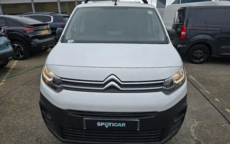 Used Citroën Berlingo 102 HP (75 kW) 2020 White MPV