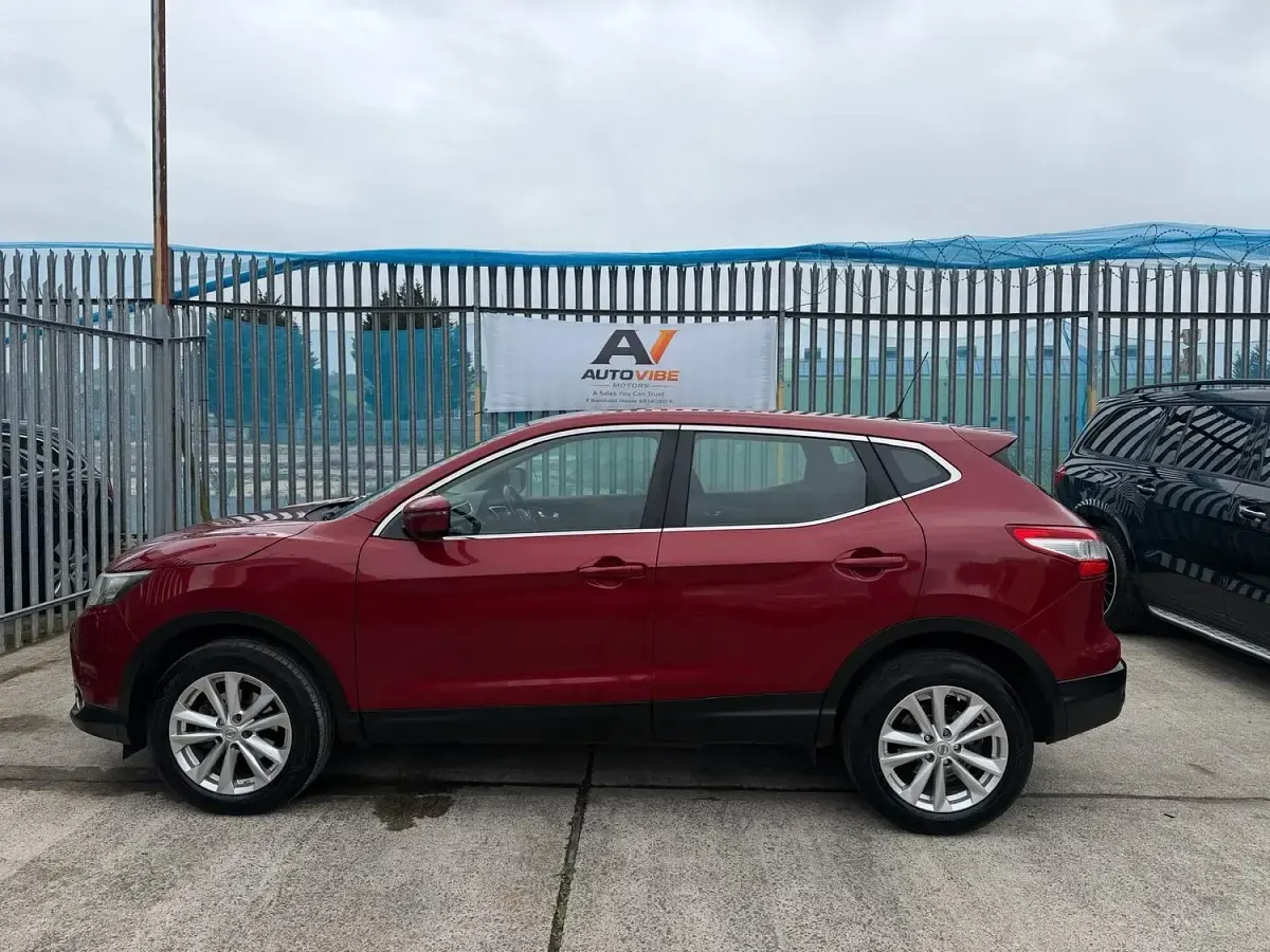 Used Nissan Qashqai Acenta 115 HP (84 kW) 2014 Red SUV