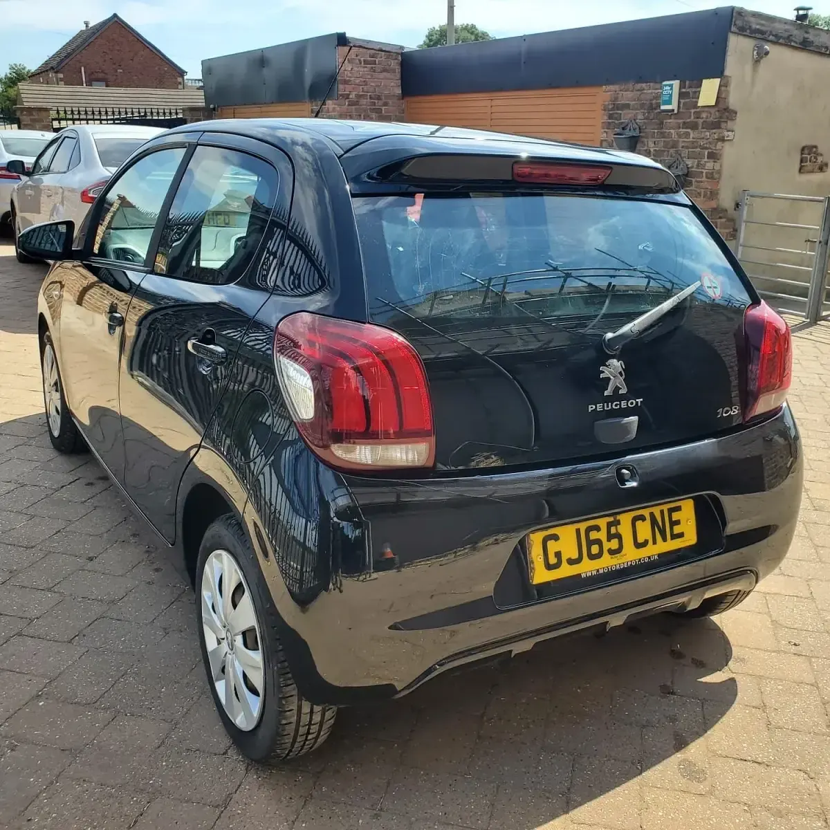 Used Peugeot 108 Active 68 HP (50 kW) 2015 Black Hatchback