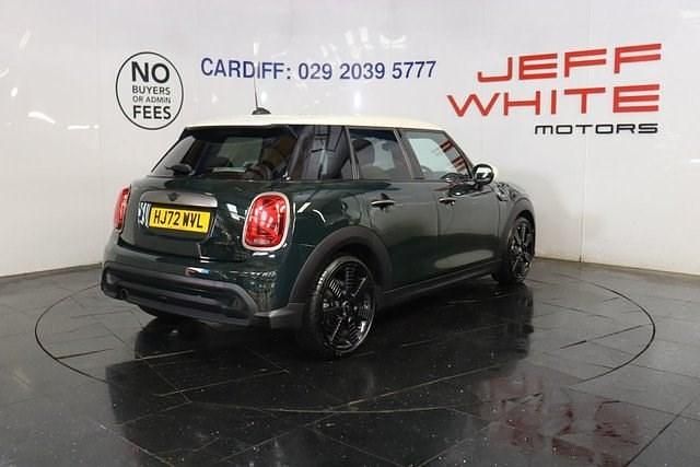 Begagnad Mini Cooper Hatch 2023 Grön Halvkombi