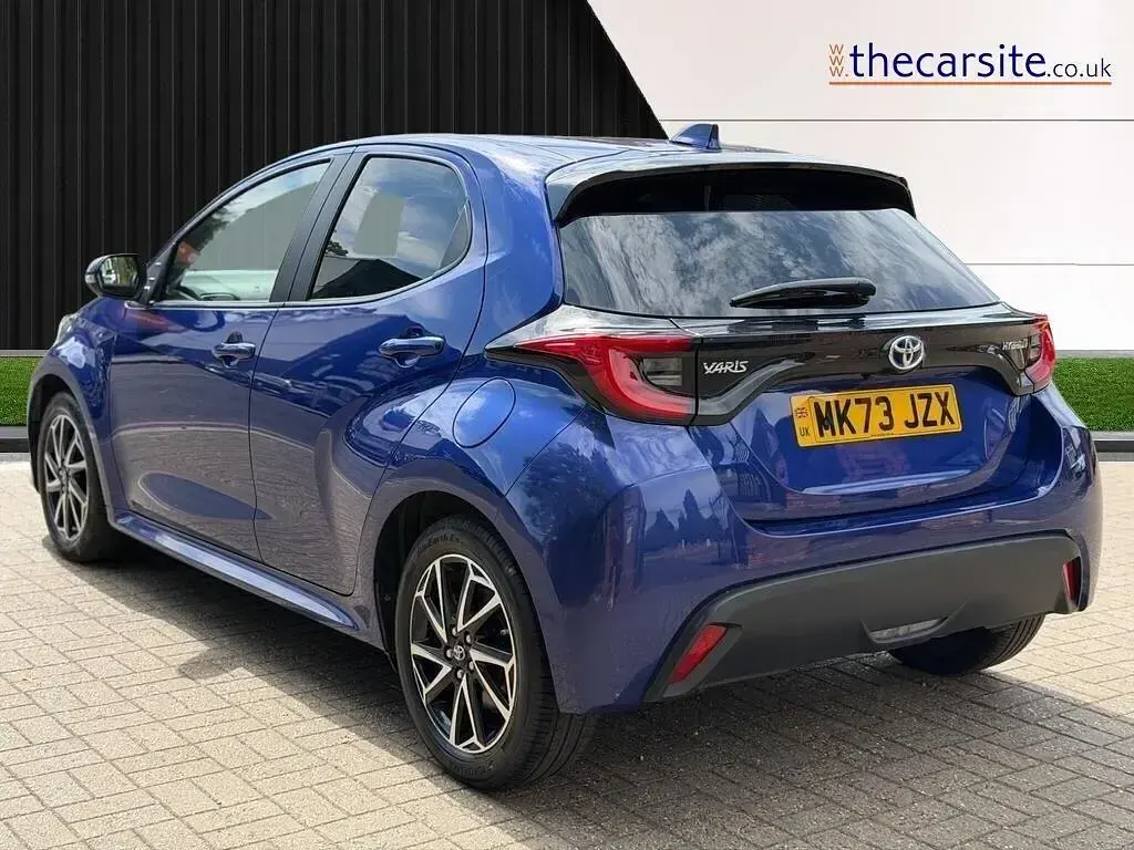 Used Toyota Yaris Design 2023 Blue Hatchback