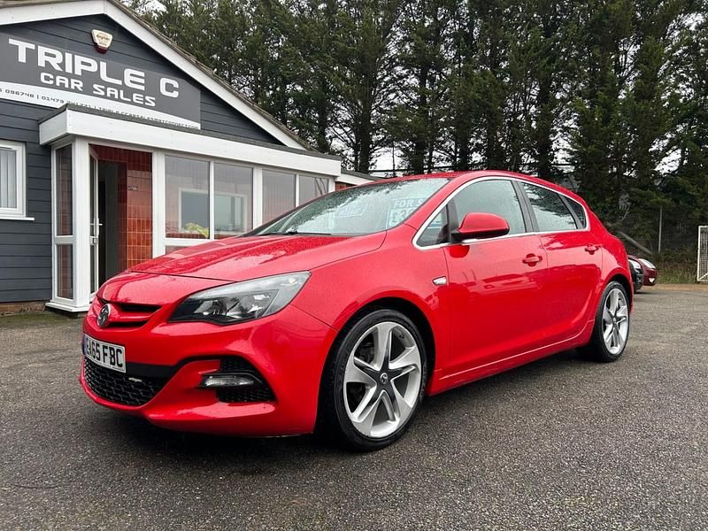 Used Vauxhall Astra Edition 200 HP (147 kW) 2016 Red Hatchback