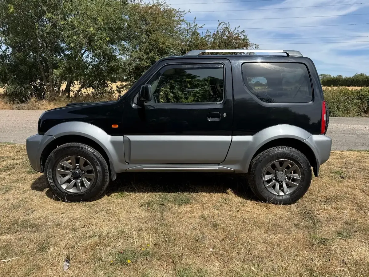 Used Suzuki Jimny SZ4 85 HP (62 kW) 2015 Black SUV