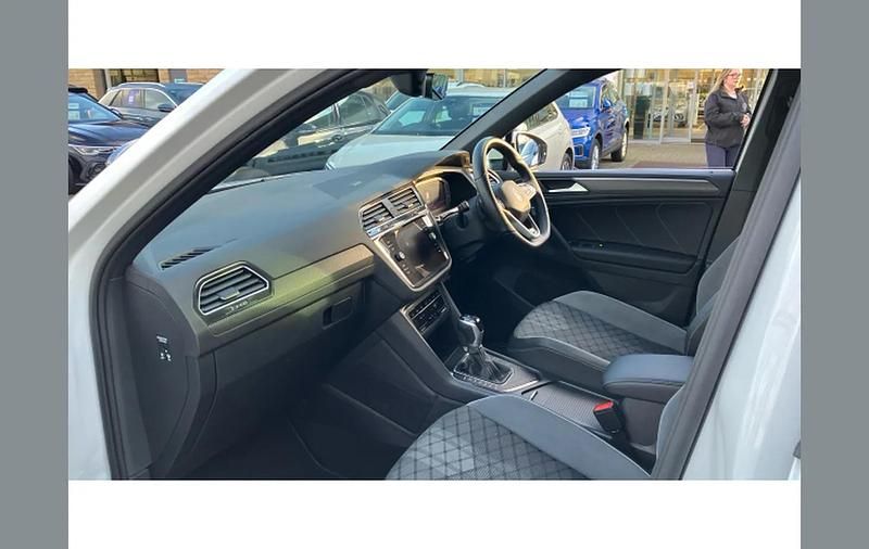 Used VW Tiguan R-line 150 HP (110 kW) 2023 White SUV