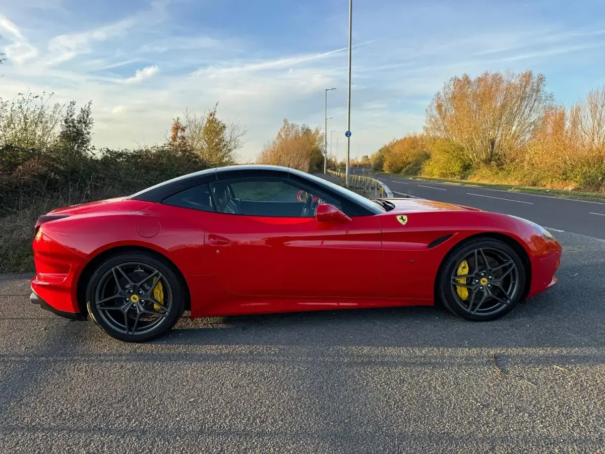 Used Ferrari California 552 HP (405 kW) 2015 Red Cabriolet