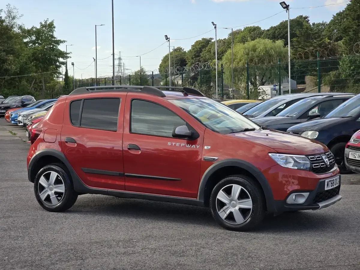 Used Dacia Sandero Essentiel 90 HP (66 kW) 2018 Red Hatchback