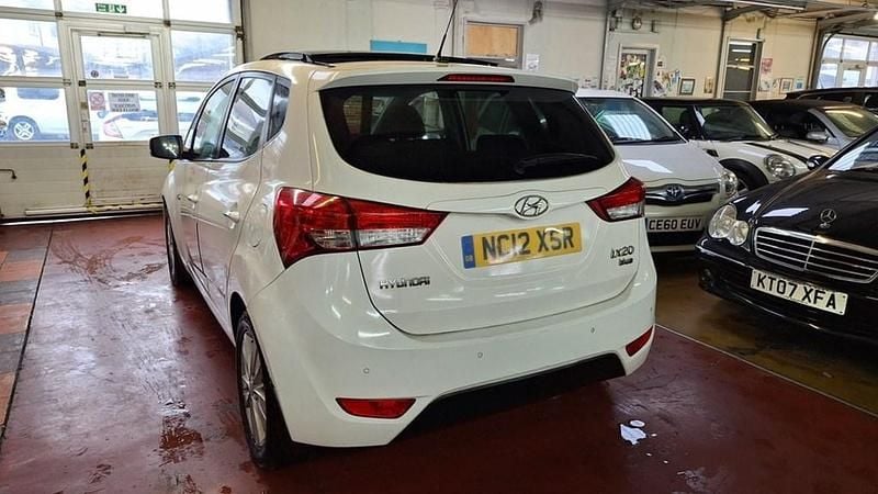 Used Hyundai ix20 Style 116 HP (85 kW) 2012 White Hatchback