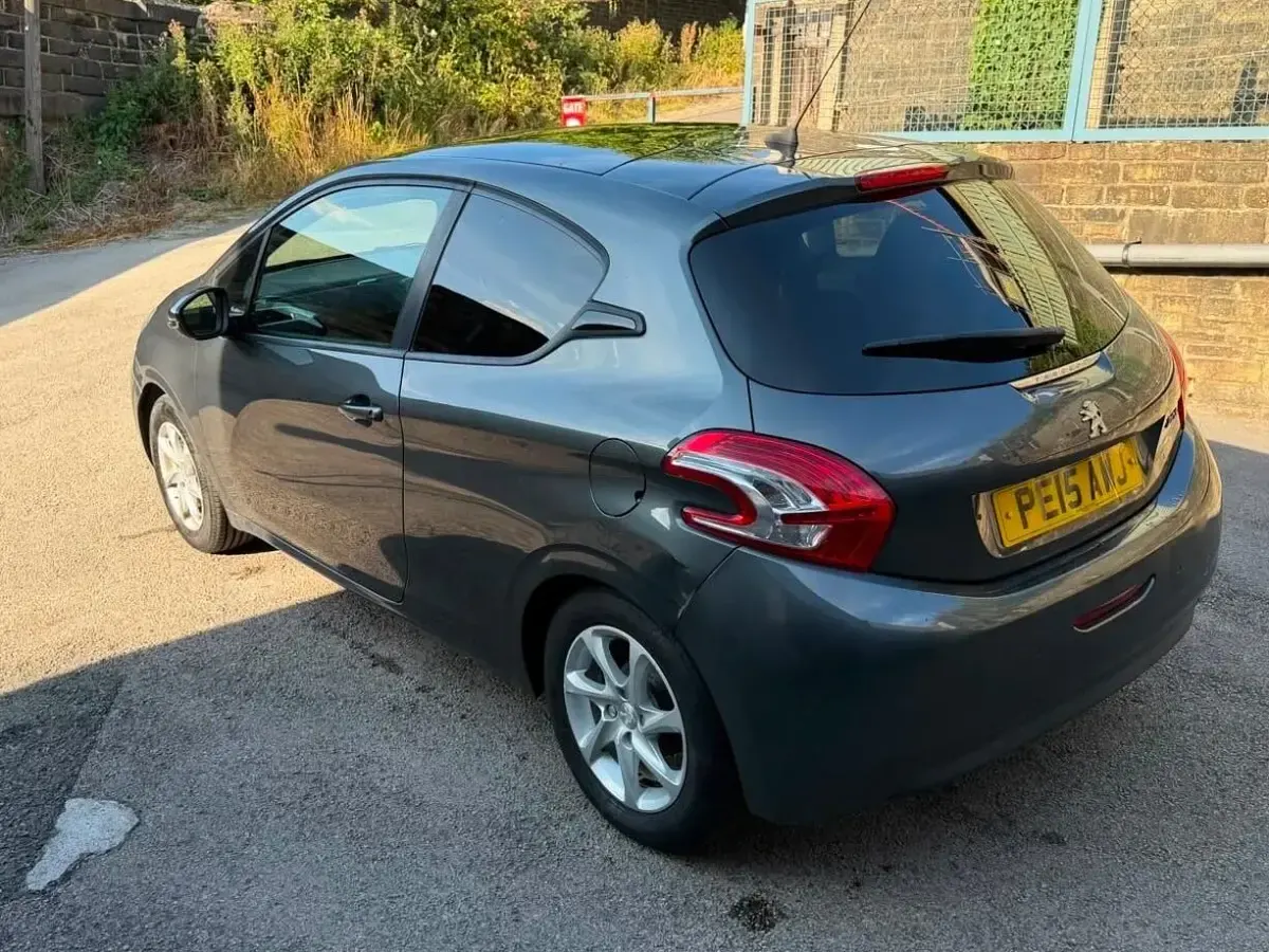 Used Peugeot 208 Style 82 HP (60 kW) 2015 Grey Hatchback