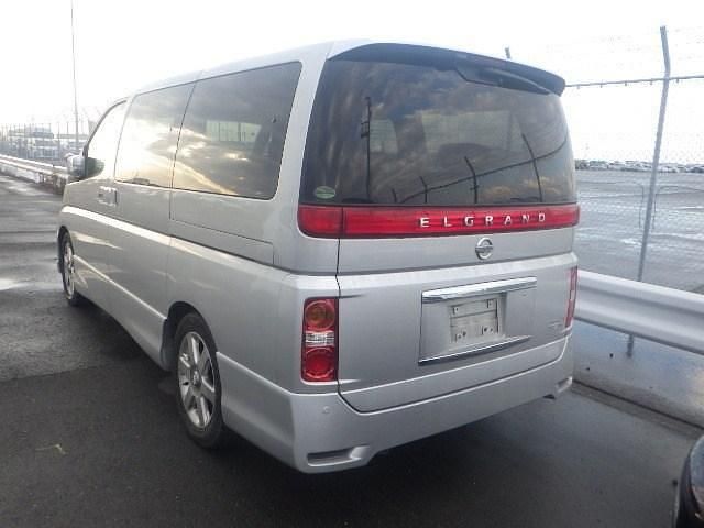 Used Nissan Elgrand 2007 Silver MPV