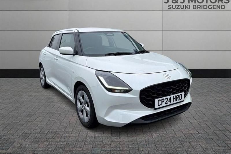 Used Suzuki Swift 82 HP (60 kW) 2024 White Hatchback