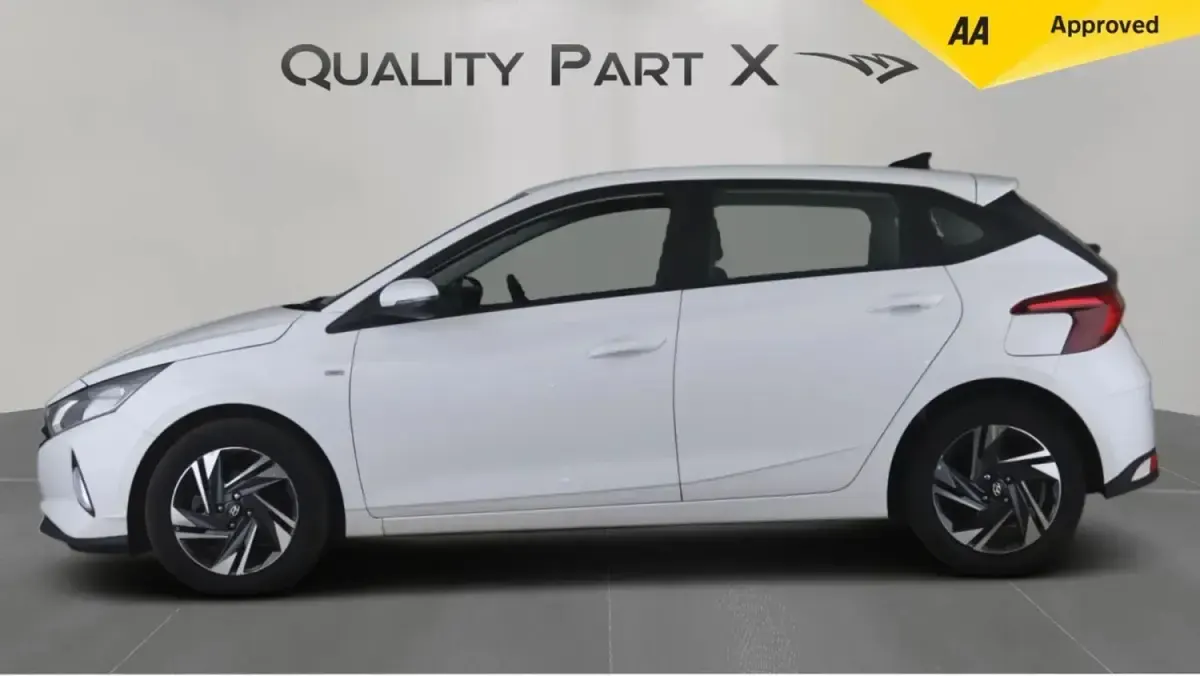 Używany Hyundai i20 SE 100 KM (73 kW) 2023 Biały Hatchback