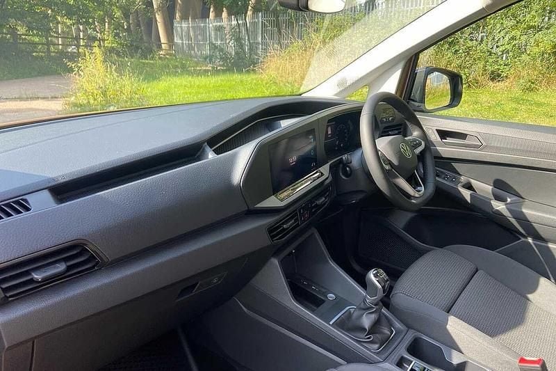 Used VW Caddy Pro 102 HP (75 kW) 2024 Gold MPV