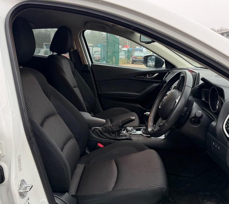 Used Mazda 3 165 HP (121 kW) 2016 White Hatchback