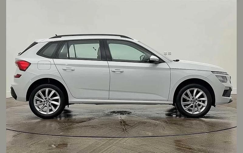 Used Skoda Kamiq SE 94 HP (69 kW) 2025 Moon white metallic SUV