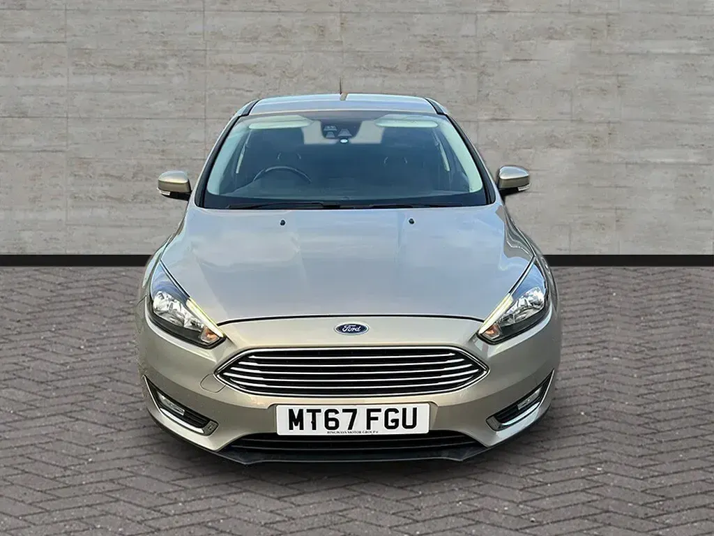 Used Ford Focus Titanium 100 HP (73 kW) 2017 Silver Hatchback