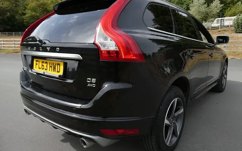 Used Volvo XC60 R-Design 215 HP (158 kW) 2015 SUV