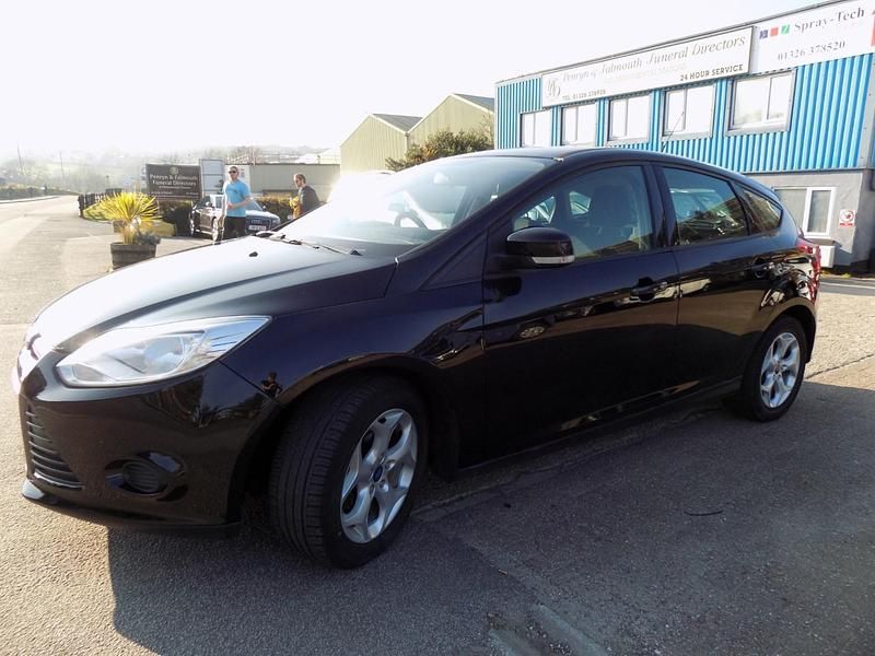 Begagnad Ford Focus 2012 Svart Halvkombi