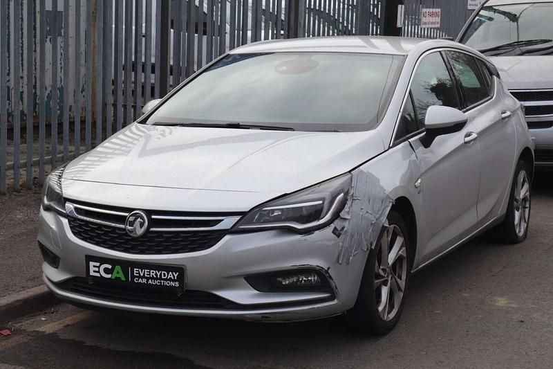Used Vauxhall Astra SRi 105 HP (77 kW) 2016 Silver Hatchback