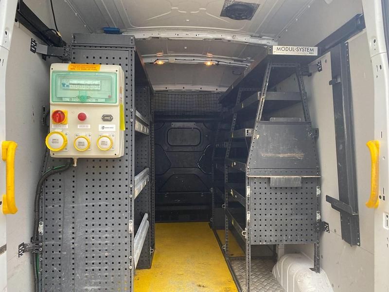 Begagnad Ford Transit S 130 HK (95 kW) 2020 Vit Van