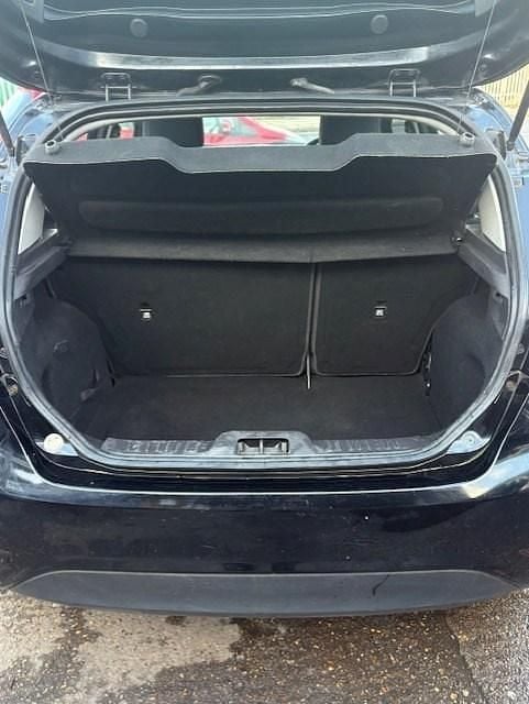 Usado Ford Fiesta Zetec 80 HP (58 kW) 2013 Preto Citadino