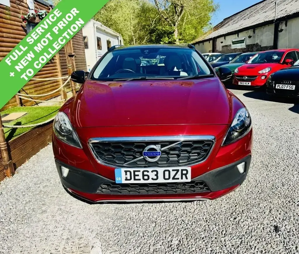 Käytetty Volvo V40 115 HP (84 kW) 2013 Punainen Viistoperä