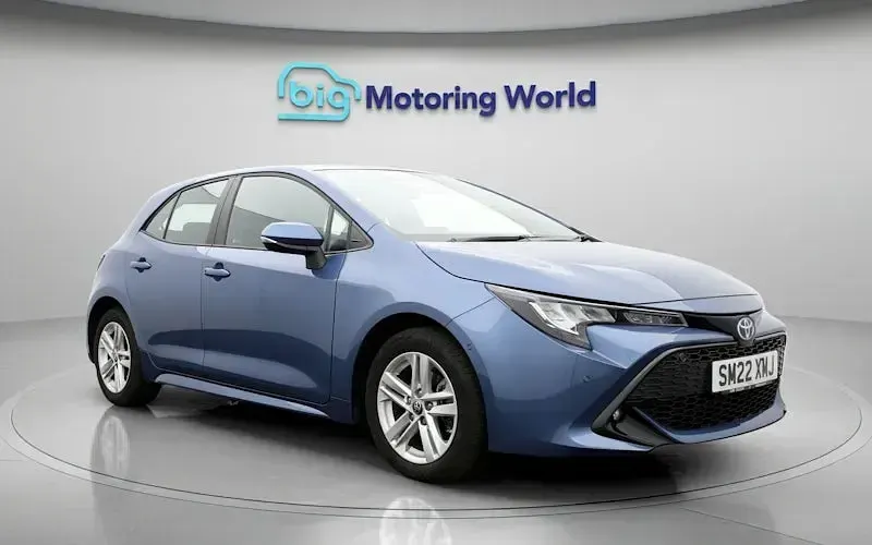 Used Toyota Corolla 122 HP (89 kW) 2022 Blue Hatchback