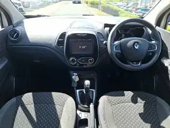 Used Renault Captur Dynamique 90 HP (66 kW) 2018 Cream SUV
