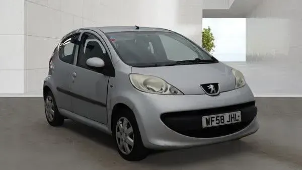 Used Peugeot 107 68 HP (50 kW) 2008 Silver Hatchback