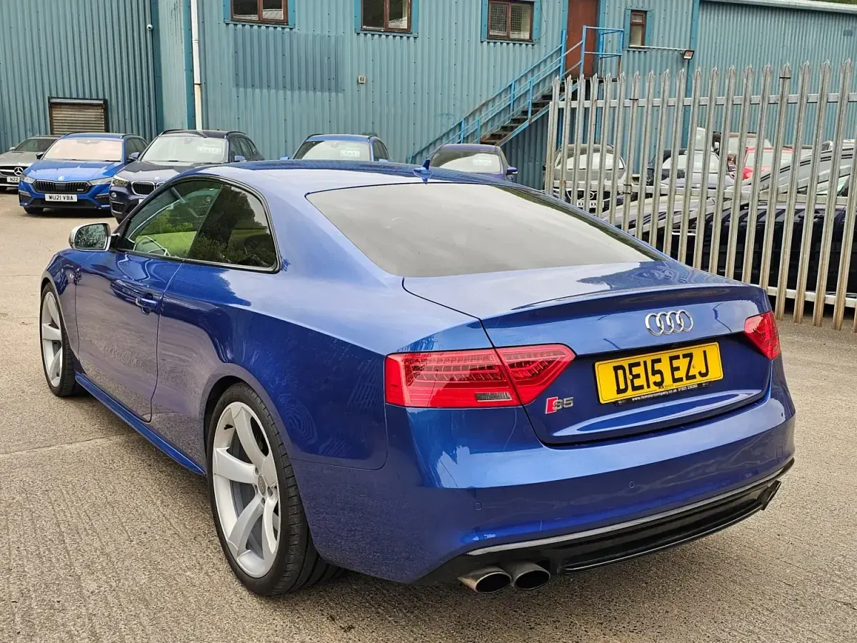 Begagnad Audi A5 Black Edition 272 HK (200 kW) 2015 Blå Sportkupé