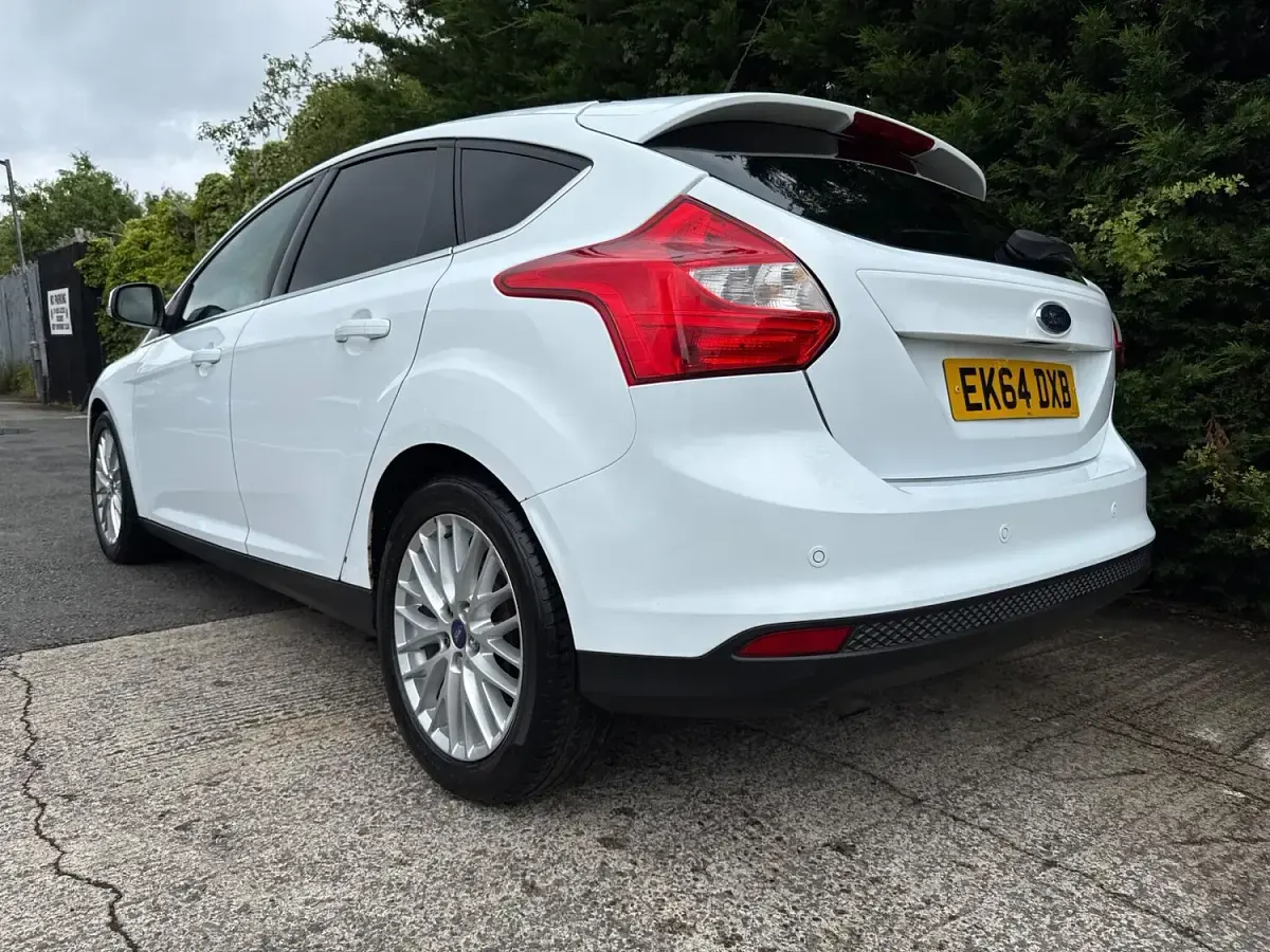 Used Ford Focus Zetec 2014 White Hatchback