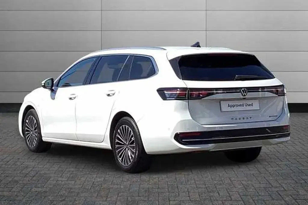 Usado VW Passat Elegance 204 HP (150 kW) 2025 Branco Carrinha