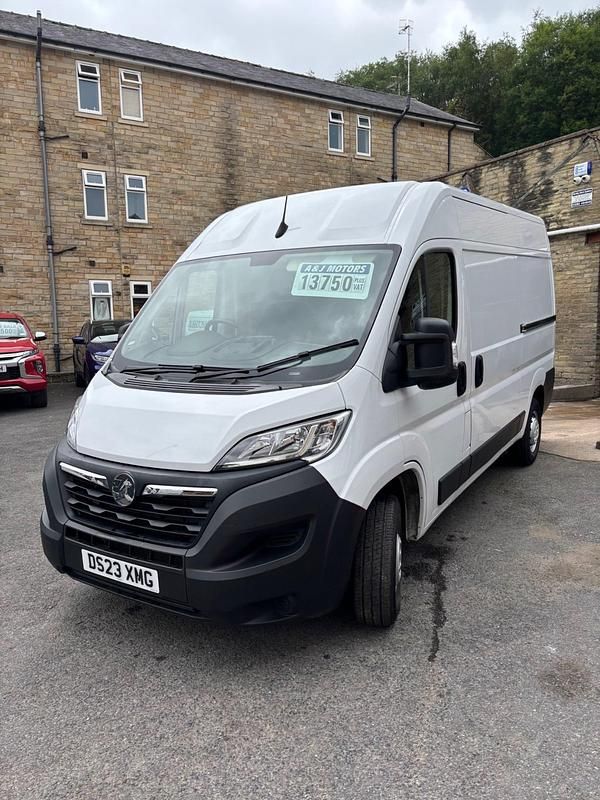 White Used 2023 Vauxhall Movano Van | £13,750 (Super price) - Image 1/4