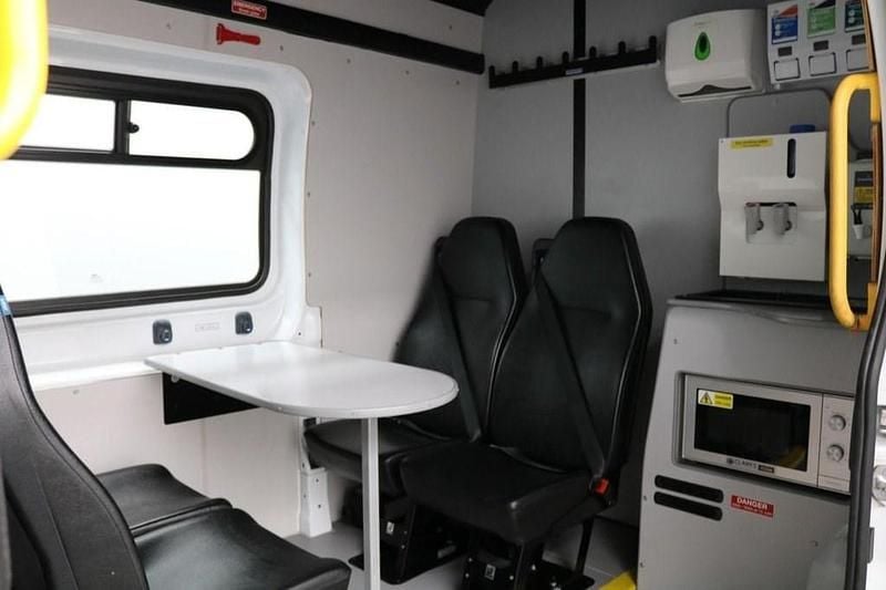 Image 2/4