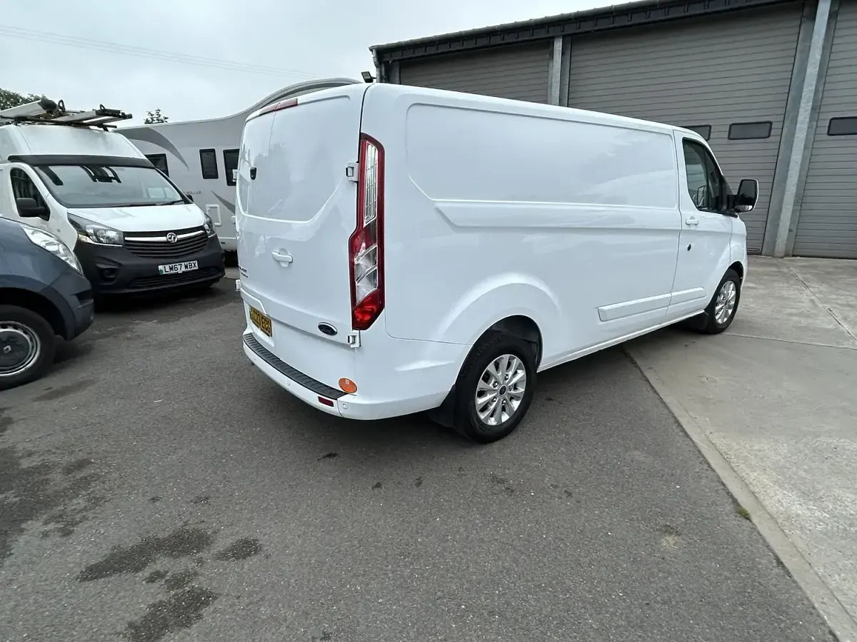 Used Ford Transit Custom Limited 130 HP (95 kW) 2023 White Van