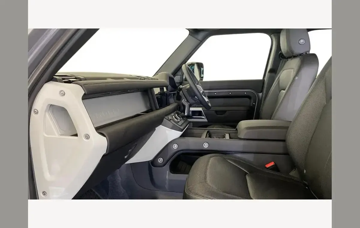 Używany Land Rover Defender SE Dynamic 250 KM (183 kW) 2024 Szary SUV