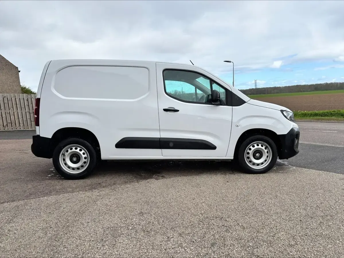 Used Vauxhall Combo 100 HP (73 kW) 2025 White MPV