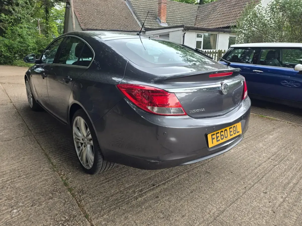 Używany Vauxhall Insignia 140 KM (102 kW) 2010 Szary Hatchback