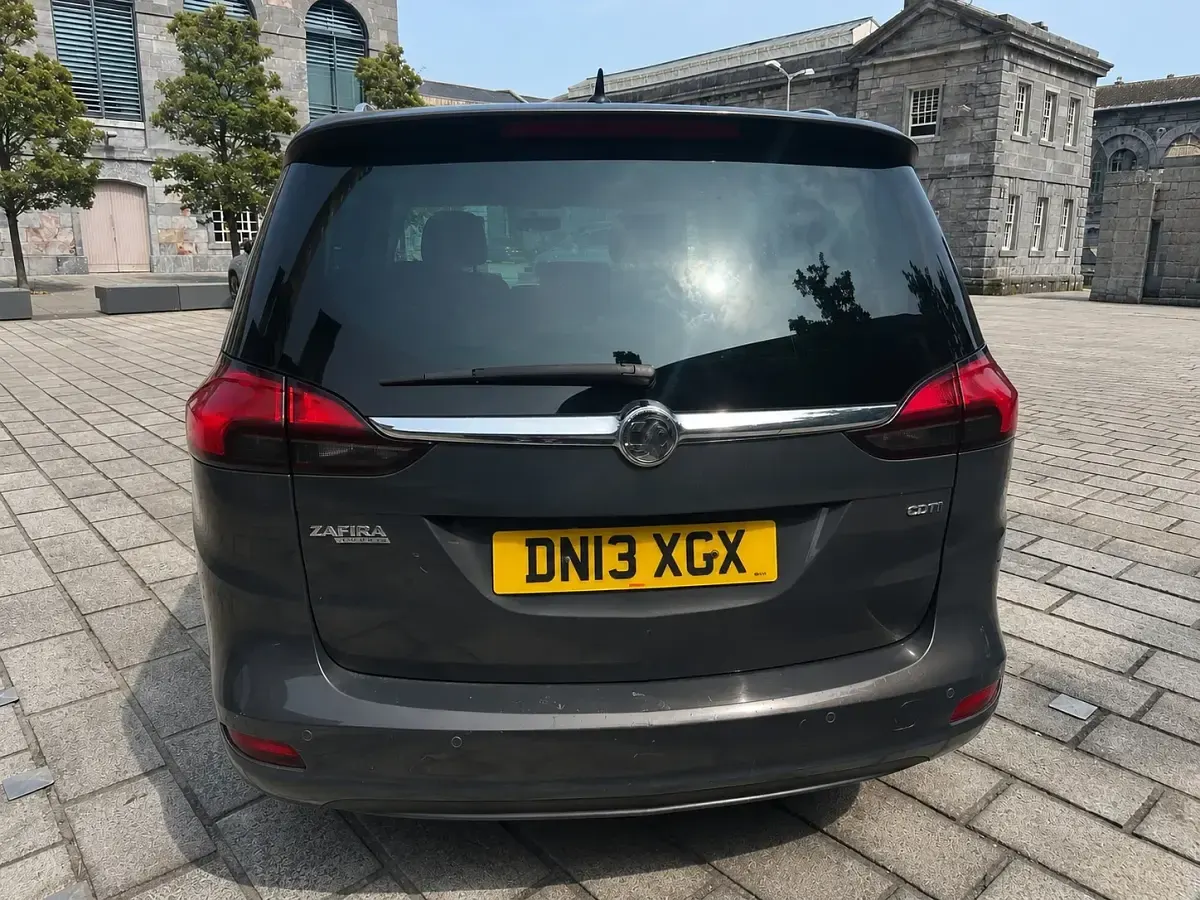 Used Vauxhall Zafira SRi 170 HP (125 kW) 2013 Grey MPV