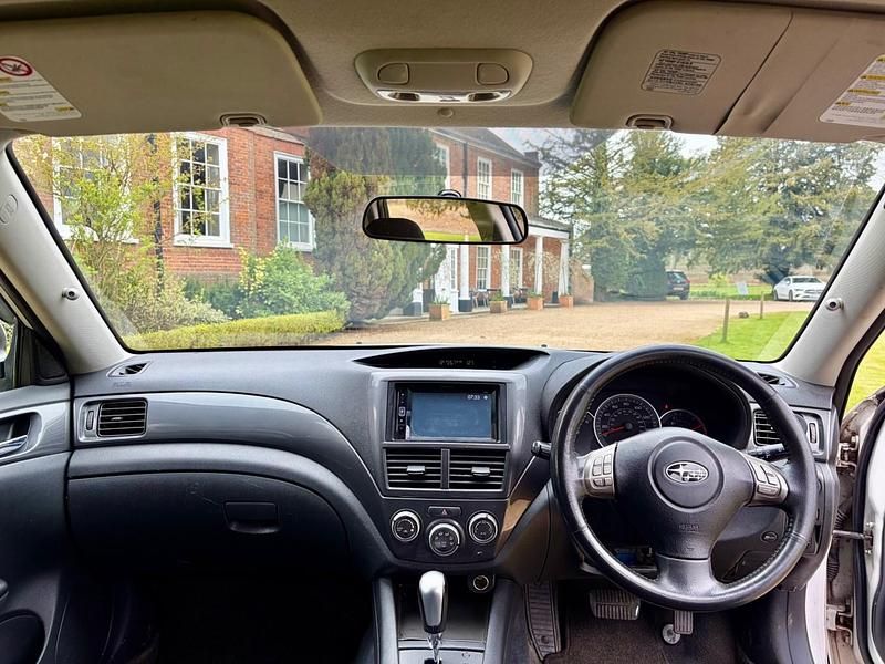 Begagnad Subaru Impreza 2008 Vit Halvkombi