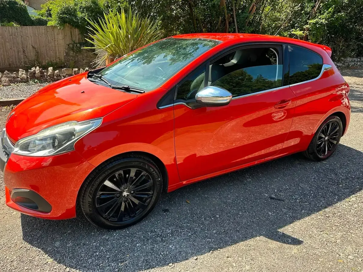 Used Peugeot 208 Allure 82 HP (60 kW) 2015 Orange Hatchback
