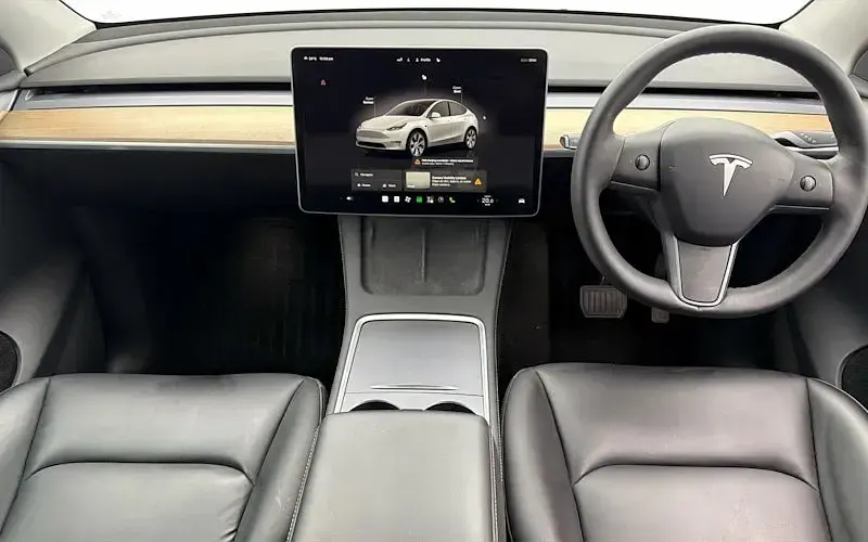 Used Tesla Model Y Long Range AWD 372 kW (507 HP) 2022 White SUV