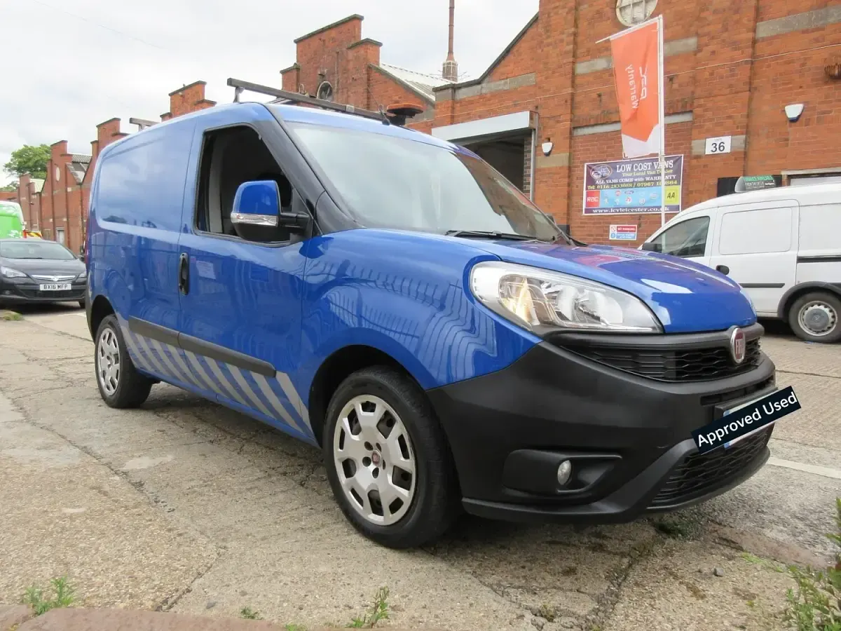 Used Fiat Doblò 90 HP (66 kW) 2015 Blue MPV