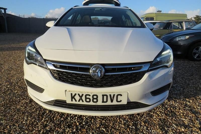 Used Vauxhall Astra 2018 White Estate