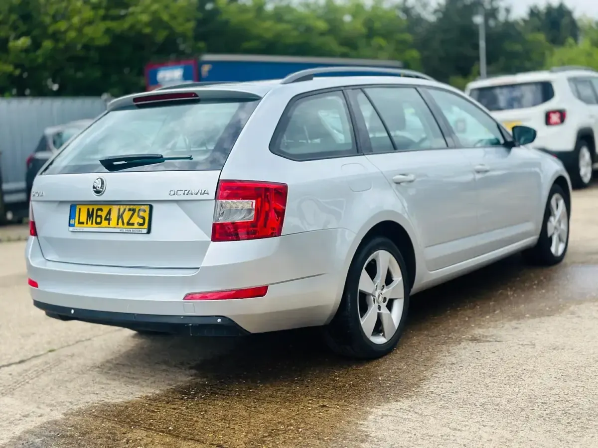 Usado Skoda Octavia 184 CV (135 kW) 2016 Plateado Familiar