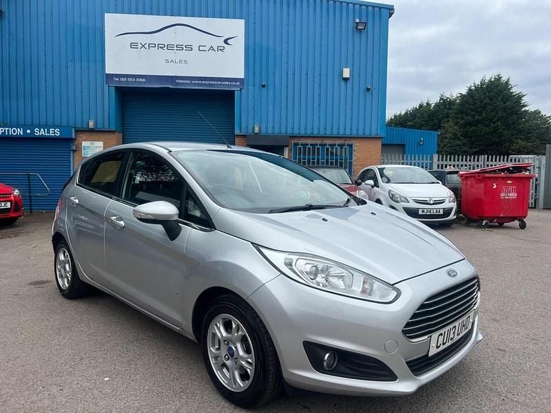 Silver Used 2013 Ford Fiesta Zetec Hatchback | £2,975 (Good price) - Image 1/4