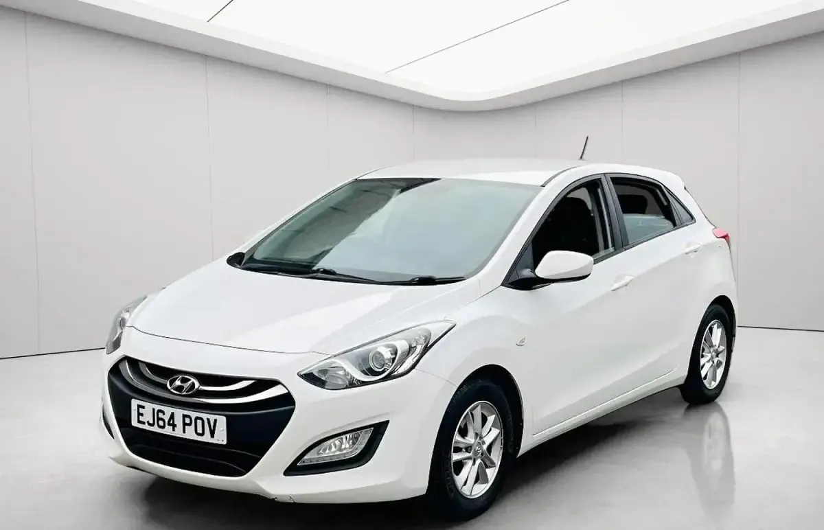 Used Hyundai i30 Active 100 HP (73 kW) 2014 White Hatchback