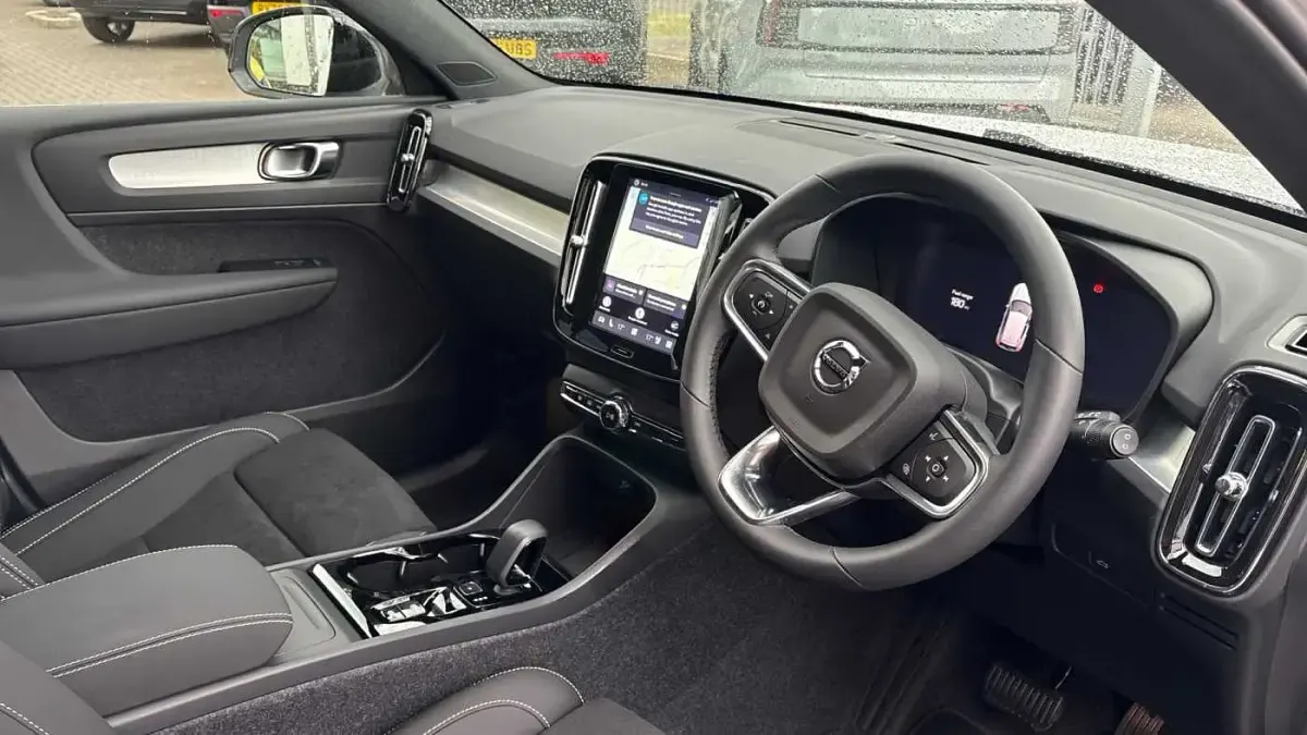 Used Volvo XC40 Plus 161 HP (118 kW) 2027 SUV