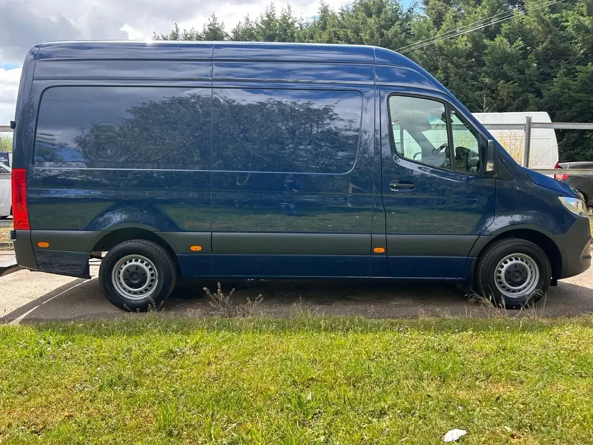 Used Mercedes Sprinter Progressive 150 HP (110 kW) 2022 Blue Van